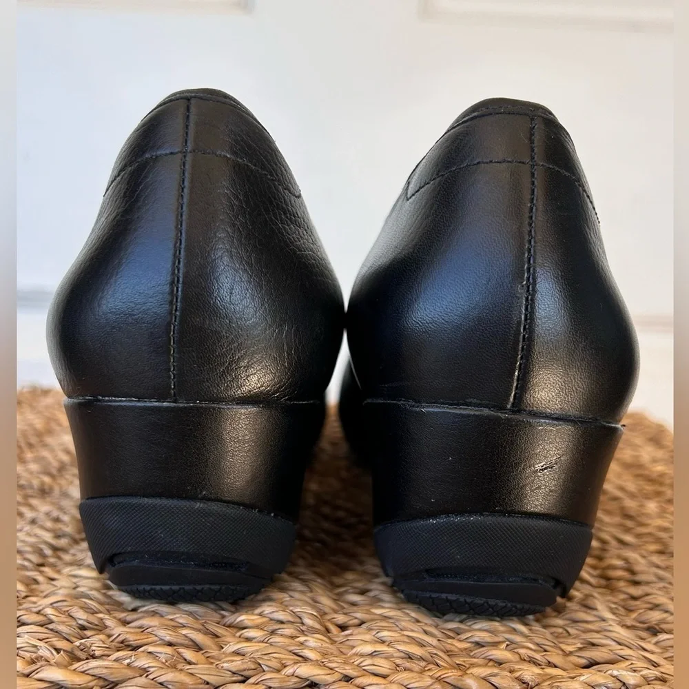 Rockport Women’s Cap Toe Wedges Bow Medallion 9.5‎ W